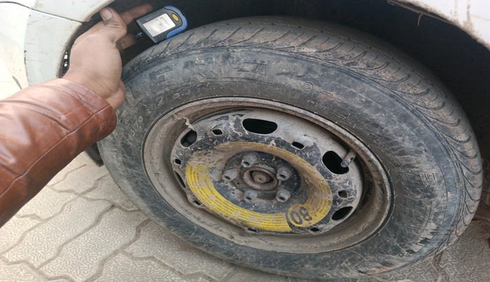 2013 Volkswagen Polo HIGHLINE DIESEL, Diesel, Manual, 1,01,256 km, tyre