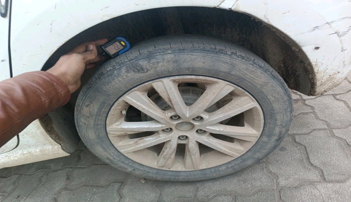 2013 Volkswagen Polo HIGHLINE DIESEL, Diesel, Manual, 1,01,256 km, tyre