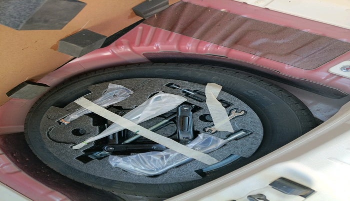 2024 Mahindra XUV 3XO MX3 Pro 1.2 L TCMPFi, Petrol, Manual, 15,317 km, tyre