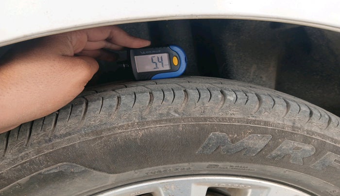 2014 Maruti Ciaz ZXI, Petrol, Manual, 1,26,942 km, tyre