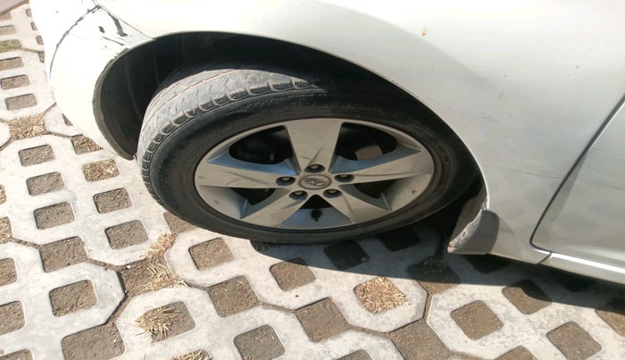 2015 Hyundai New Elantra 1.8 S VTVT, Petrol, Manual, 48,600 km, tyre