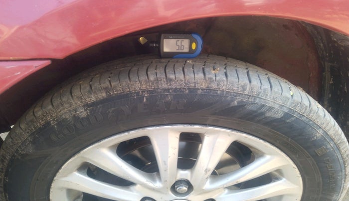 2011 Toyota Etios Liva VX, Petrol, Manual, 1,02,917 km, tyre