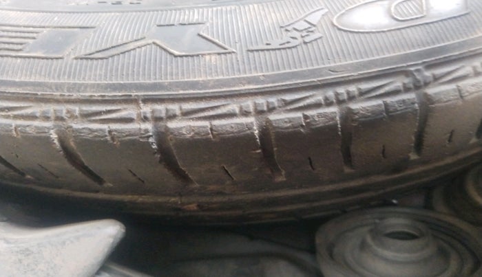 2011 Toyota Etios Liva VX, Petrol, Manual, 1,02,917 km, tyre