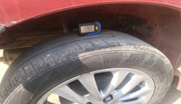 2011 Toyota Etios Liva VX, Petrol, Manual, 1,02,917 km, tyre