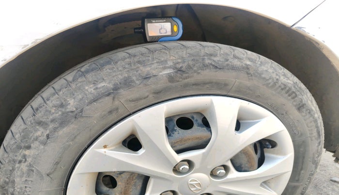 2014 Hyundai Grand i10 SPORTZ 1.1 CRDI, Diesel, Manual, 2,95,059 km, tyre