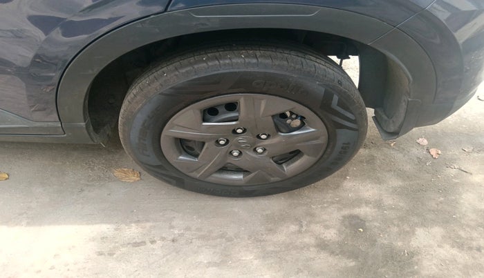 2023 Hyundai VENUE SX 1.2 PETROL, Petrol, Manual, 20,086 km, tyre