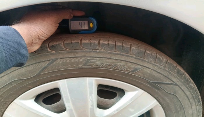 2011 Volkswagen Vento TRENDLINE 1.6, Petrol, Manual, 40,616 km, tyre