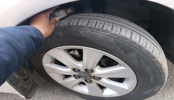 2011 Toyota Corolla Altis G PETROL, Petrol, Manual, 77,760 km, tyre