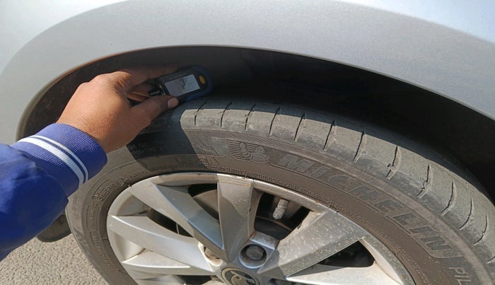 2017 Skoda Octavia 2.0 TDI L&K AT, Diesel, Automatic, 1,31,068 km, tyre