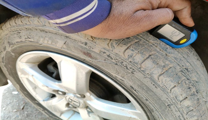 2012 Honda Jazz 1.2 L I-VTEC SELECT, Petrol, Manual, 1,44,605 km, tyre