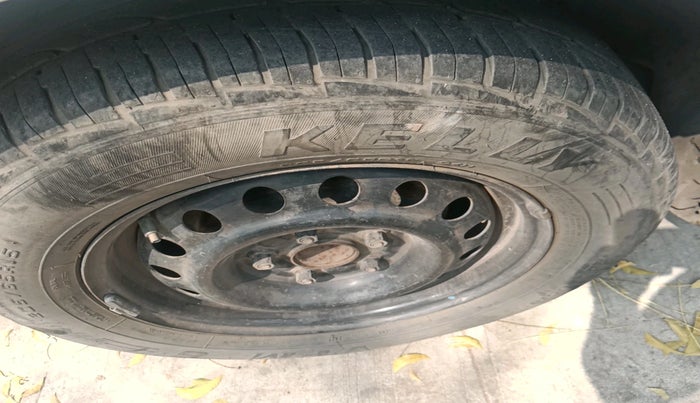 2012 Maruti SX4 VDI, Diesel, Manual, 1,30,274 km, tyre