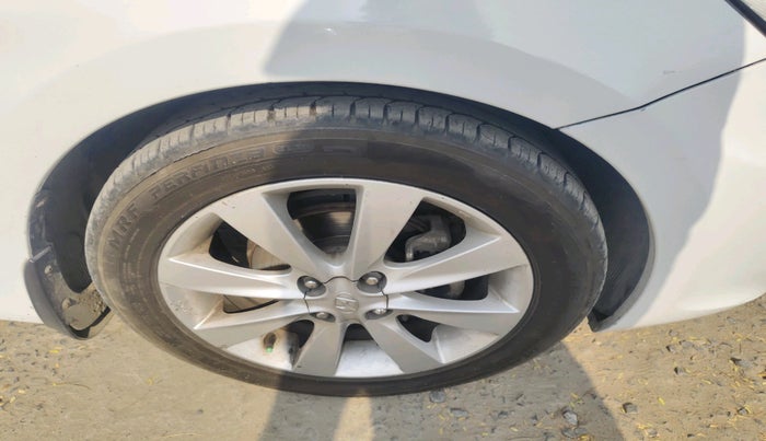 2011 Hyundai Verna FLUIDIC 1.6 CRDI SX OPT AT, Diesel, Automatic, 2,10,000 km, tyre