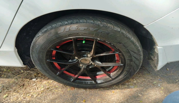 2015 Honda City 1.5L I-VTEC VX, Petrol, Manual, 1,22,687 km, tyre