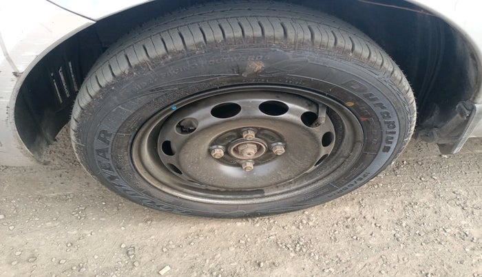 2011 Ford Figo ZXI 1.4 DIESEL, Diesel, Manual, 1,13,762 km, tyre