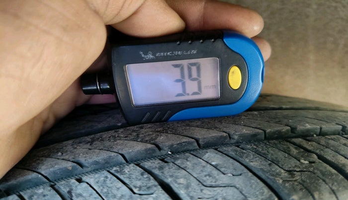 2011 Maruti Swift VXI, Petrol, Manual, 33,697 km, tyre