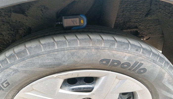 2019 Hyundai VENUE S 1.2, Petrol, Manual, 61,346 km, tyre