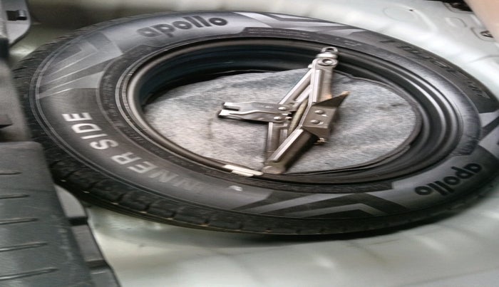 2019 Hyundai VENUE S 1.2, Petrol, Manual, 61,346 km, tyre