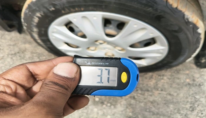 2015 Honda Amaze 1.2L I-VTEC S, Petrol, Manual, 62,638 km, tyre