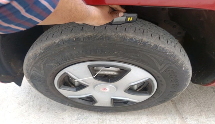 2018 Mahindra TUV300 T4 PLUS, Diesel, Manual, 1,01,200 km, tyre