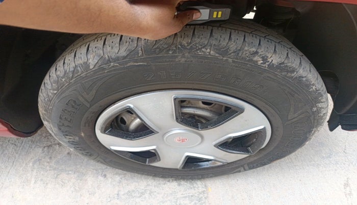 2018 Mahindra TUV300 T4 PLUS, Diesel, Manual, 1,01,200 km, tyre