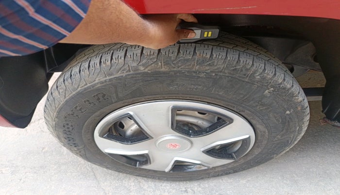 2018 Mahindra TUV300 T4 PLUS, Diesel, Manual, 1,01,200 km, tyre