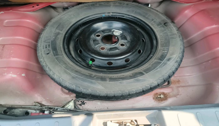 2015 Maruti Alto 800 LXI, Petrol, Manual, 65,888 km, tyre