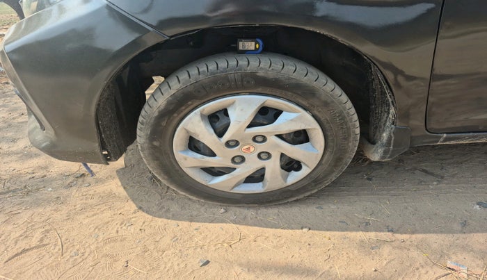 2017 Honda Amaze 1.2L I-VTEC SX, Petrol, Manual, 1,08,922 km, tyre