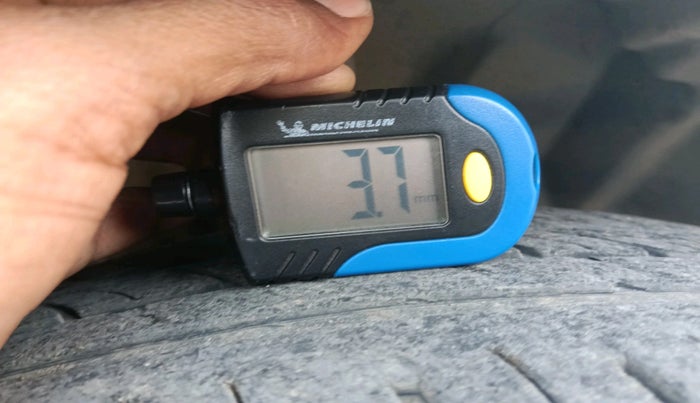 2015 Ford Ecosport TITANIUM 1.5L DIESEL (OPT), Diesel, Manual, 1,31,127 km, tyre