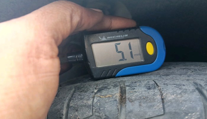 2015 Ford Ecosport TITANIUM 1.5L DIESEL (OPT), Diesel, Manual, 1,31,127 km, tyre