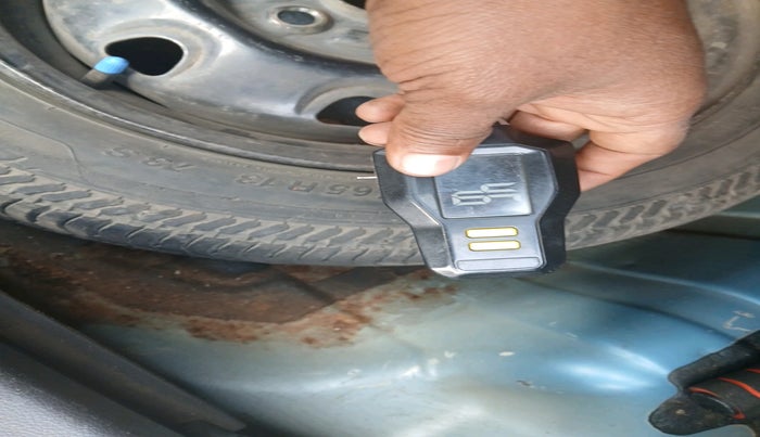 2015 Maruti Alto K10 VXI, Petrol, Manual, 38,624 km, tyre