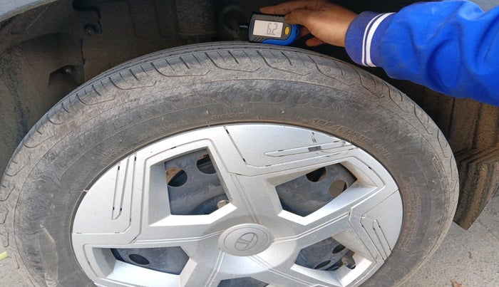 2024 Tata NEXON Smart Plus 1.2 Revotron 6 AMT, Petrol, Automatic, 8,861 km, tyre