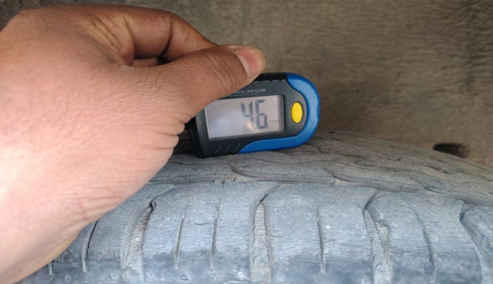 2014 Toyota Corolla Altis GL PETROL, Petrol, Manual, 1,65,221 km, tyre