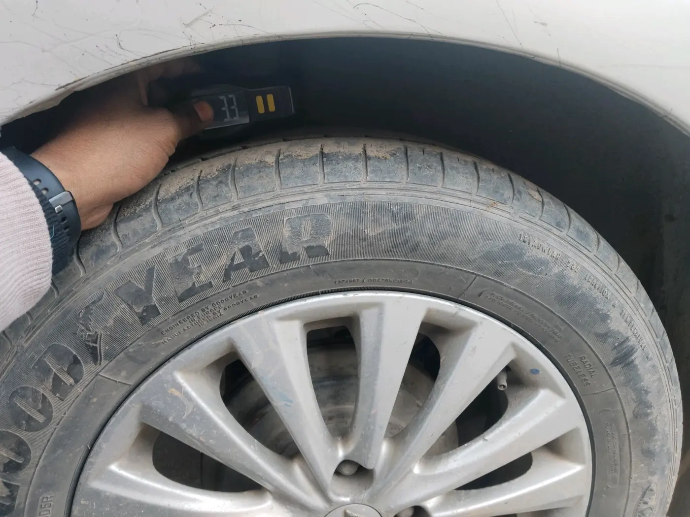 2014 Maruti Ciaz ZXI, CNG, Manual, 85,679 km, tyre