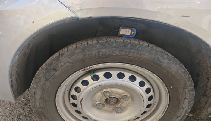 2015 Honda Amaze 1.2L I-VTEC E, Petrol, Manual, 1,99,432 km, tyre