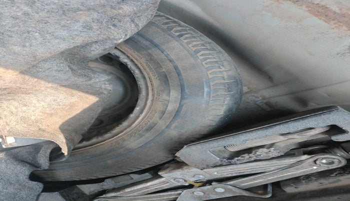 2015 Honda Amaze 1.2L I-VTEC E, Petrol, Manual, 1,99,432 km, tyre