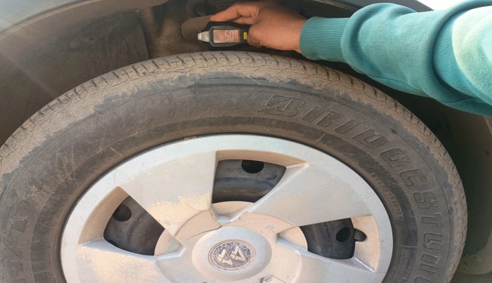 2014 Mahindra XUV500 W6, Diesel, Manual, 86,357 km, tyre