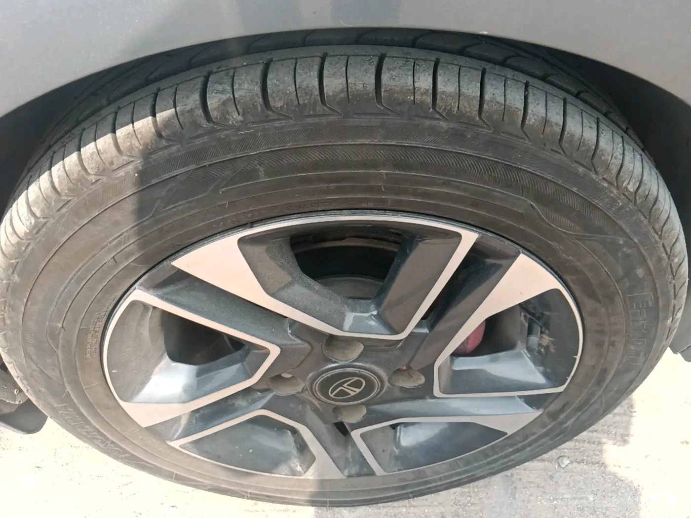 2019 Tata TIGOR XZ PLUS PETROL, Petrol, Manual, 50,891 km, tyre