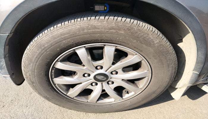 2018 Mahindra XUV500 W9 AT, Diesel, Automatic, 93,519 km, tyre