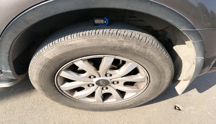 2018 Mahindra XUV500 W9 AT, Diesel, Automatic, 93,519 km, tyre