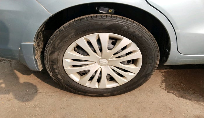 2015 Maruti Ertiga VXI, Petrol, Manual, 13,043 km, tyre