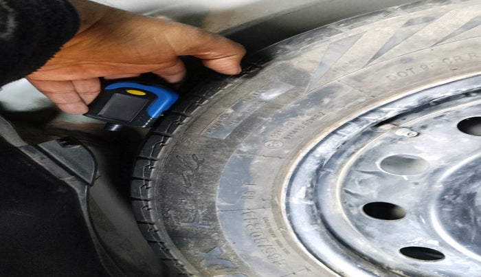 2022 Maruti Swift LXI, Petrol, Manual, 61,801 km, tyre