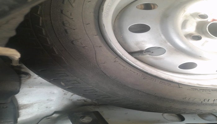 2012 Maruti Wagon R 1.0 LXI CNG, Petrol, Manual, 1,40,410 km, tyre