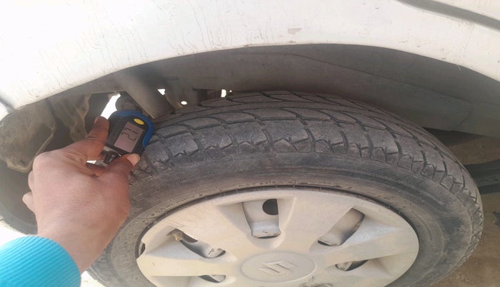 2012 Maruti Wagon R 1.0 LXI CNG, Petrol, Manual, 1,40,410 km, tyre