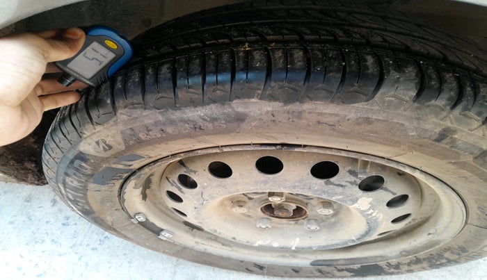 2021 Maruti Ertiga VXI SHVS, Petrol, Manual, 76,974 km, tyre