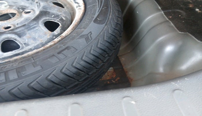 2015 Maruti Alto K10 VXI, Petrol, Manual, 72,395 km, tyre