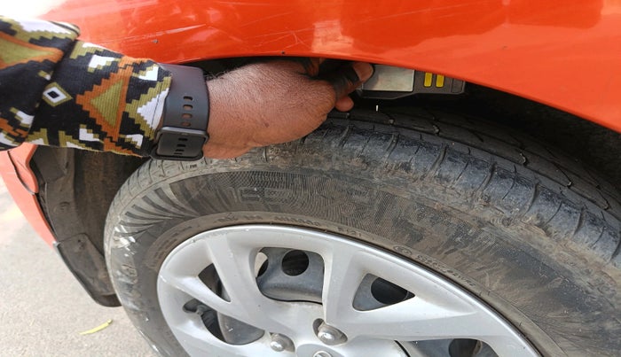 2017 Hyundai Grand i10 MAGNA U2 1.2 CRDI, Diesel, Manual, 1,21,063 km, tyre