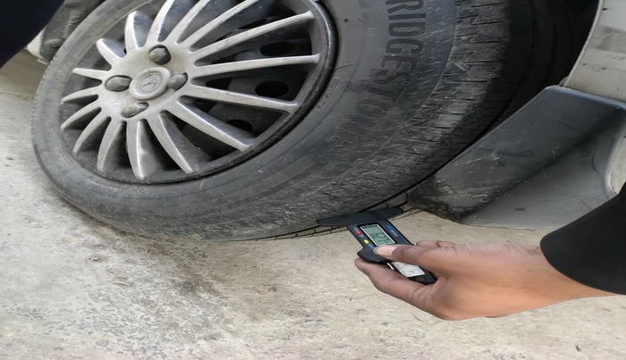 2011 Maruti Swift LXI, Petrol, Manual, 1,36,335 km, tyre