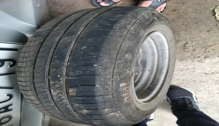 2011 Maruti Swift LXI, Petrol, Manual, 1,36,335 km, tyre