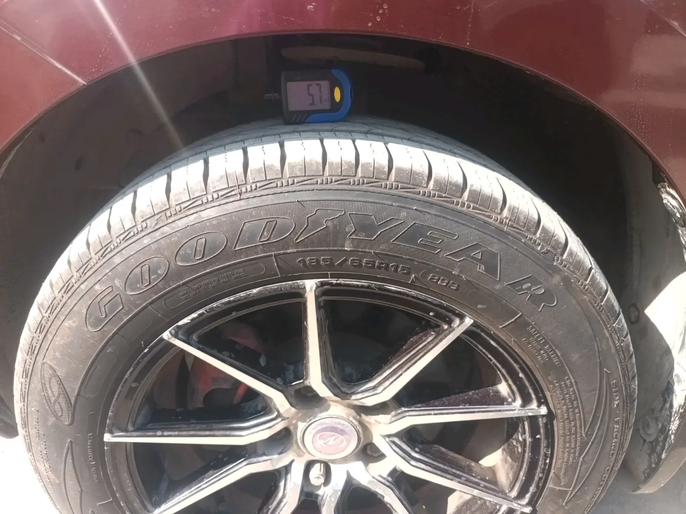 2021 Maruti Ertiga VXI CNG, CNG, Manual, 43,800 km, tyre