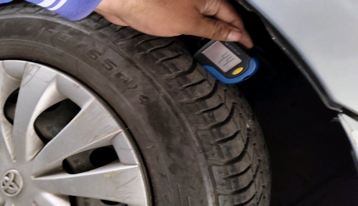 2011 Toyota Etios G, Petrol, Manual, 66,488 km, tyre